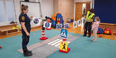 Powiększ grafikę: autochodzik-warsztaty-ze-straza-miejska-w-motylkach-682878.jpg