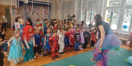 Powiększ grafikę: bal-karnawalowy-674685.jpg