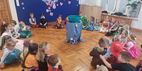 Powiększ grafikę: bal-karnawalowy-674686.jpg