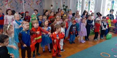 Powiększ grafikę: bal-karnawalowy-674688.jpg