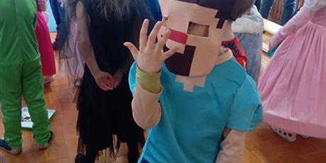 Powiększ grafikę: bal-karnawalowy-674689.jpg