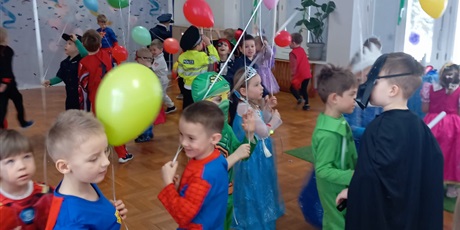 Powiększ grafikę: bal-karnawalowy-674690.jpg