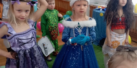 Powiększ grafikę: bal-karnawalowy-674691.jpg