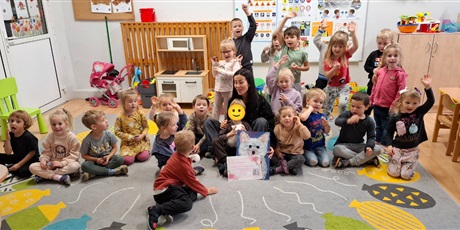 Powiększ grafikę: dogoterapia-z-evo-i-pania-magda-w-gr-ii-651738.jpg