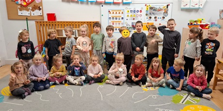 Powiększ grafikę: dogoterapia-z-evo-i-pania-magda-w-gr-ii-651739.jpg