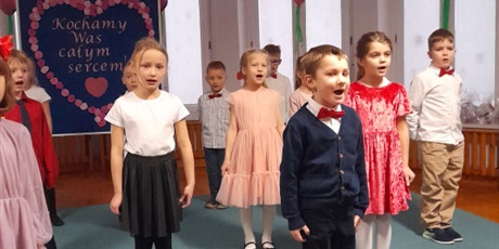 Powiększ grafikę: dzien-babci-i-dziadka-w-gr-pszczolek-672716.jpg