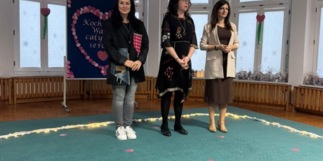 Powiększ grafikę: dzien-babci-i-dziadka-w-gr-pszczolek-672717.jpg