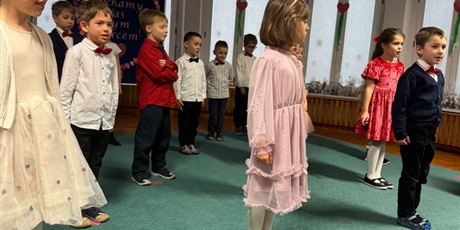 Powiększ grafikę: dzien-babci-i-dziadka-w-gr-pszczolek-672719.jpg