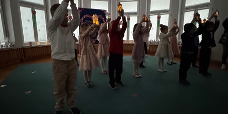 Powiększ grafikę: dzien-babci-i-dziadka-w-gr-pszczolek-672721.jpg