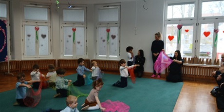 Powiększ grafikę: dzien-babci-i-dziadka-w-grupie-biedronek-676998.jpg