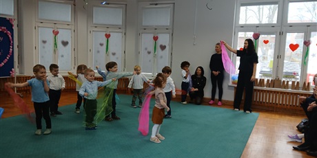 Powiększ grafikę: dzien-babci-i-dziadka-w-grupie-biedronek-676999.jpg