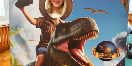 Powiększ grafikę: dzien-dinozaura-w-grupie-pszczolek-678512.jpg