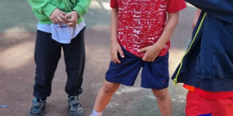 Powiększ grafikę: dzien-pilkarza-w-gr-ii-i-iii-trening-z-p-murawskim-pilkarzem-639533.jpg