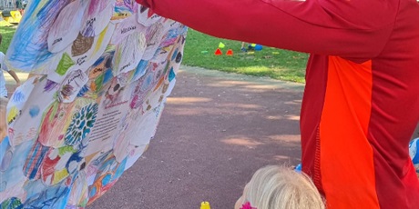 Powiększ grafikę: dzien-pilkarza-w-gr-ii-i-iii-trening-z-p-murawskim-pilkarzem-639549.jpg