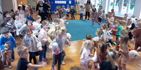 Powiększ grafikę: dzien-pluszowego-misia-658558.jpg