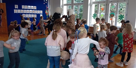 Powiększ grafikę: dzien-pluszowego-misia-658571.jpg