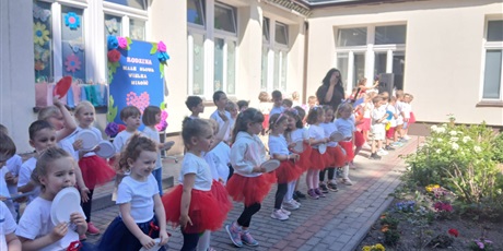 Powiększ grafikę: festyn-rodzinny-dzien-mamy-i-taty-698954.jpg