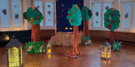 Powiększ grafikę: joga-w-opowiesci-ruchowej-zaczarowany-las-659162.jpg