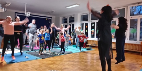 Powiększ grafikę: joga-w-opowiesci-ruchowej-zaczarowany-las-659258.jpg