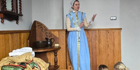 Powiększ grafikę: lekcja-muzealna-gr-iii-w-dworze-artusa-672701.jpg