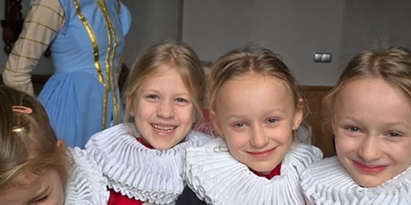 Powiększ grafikę: lekcja-muzealna-gr-iii-w-dworze-artusa-672703.jpg