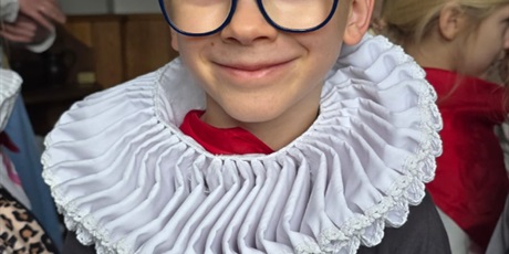 Powiększ grafikę: lekcja-muzealna-gr-iii-w-dworze-artusa-672705.jpg