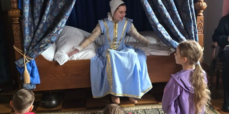 Powiększ grafikę: lekcja-muzealna-gr-iii-w-dworze-artusa-672708.jpg