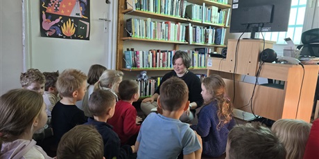 Powiększ grafikę: lekcja-w-bibliotece-gr-ii-612228.jpg