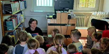 Powiększ grafikę: lekcja-w-bibliotece-gr-ii-612229.jpg