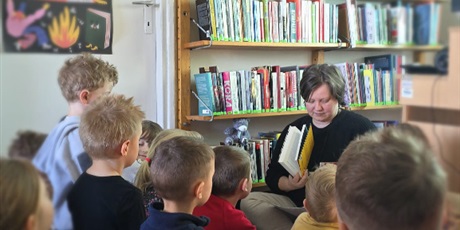 Powiększ grafikę: lekcja-w-bibliotece-gr-ii-612231.jpg