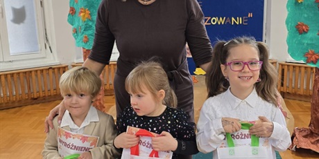 Powiększ grafikę: miedzyprzedszkolny-konkurs-recytatorski-jesienne-wierszowanie-658288.jpg