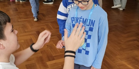 Powiększ grafikę: niebieskie-igrzyska-w-przedszkolu-691538.jpg
