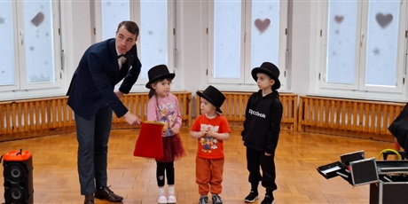 Powiększ grafikę: pokaz-iluzjonisty-w-naszym-przedszkolu-682868.jpg