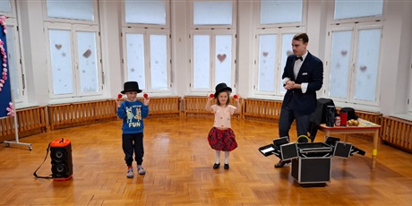 Powiększ grafikę: pokaz-iluzjonisty-w-naszym-przedszkolu-682872.jpg