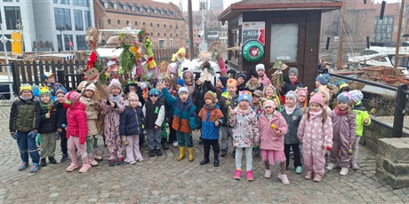 Powiększ grafikę: powitanie-wiosny-wiosenny-korowod-ulicami-gdanska-682987.jpg