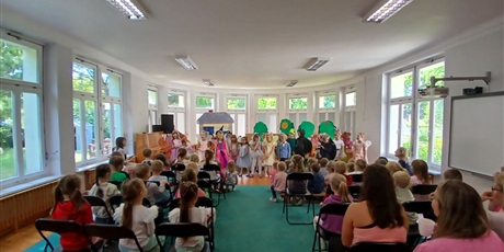 Powiększ grafikę: przedstawienie-mala-czarowniczka-gr-iii-627575.jpg