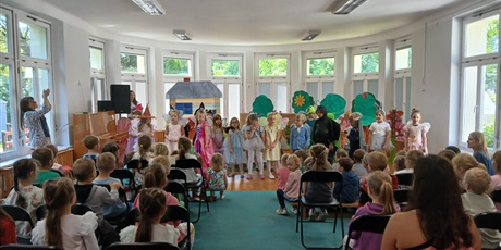 Powiększ grafikę: przedstawienie-mala-czarowniczka-gr-iii-627576.jpg