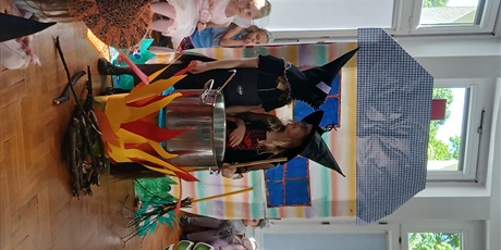 Powiększ grafikę: przedstawienie-mala-czarowniczka-gr-iii-627577.jpg