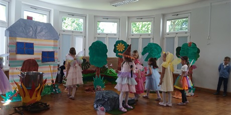 Powiększ grafikę: przedstawienie-mala-czarowniczka-gr-iii-627580.jpg