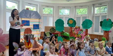 Powiększ grafikę: przedstawienie-mala-czarowniczka-gr-iii-627587.jpg