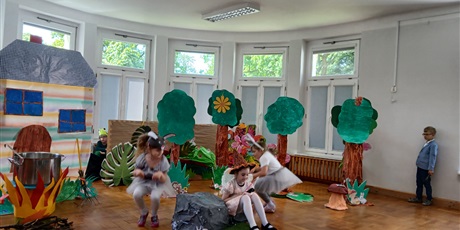 Powiększ grafikę: przedstawienie-mala-czarowniczka-gr-iii-627597.jpg