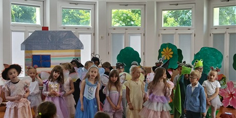 Powiększ grafikę: przedstawienie-mala-czarowniczka-gr-iii-627599.jpg