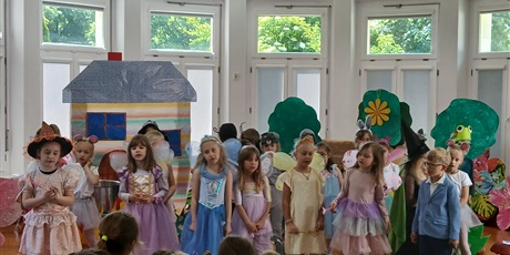 Powiększ grafikę: przedstawienie-mala-czarowniczka-gr-iii-627600.jpg