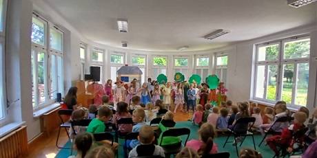 Powiększ grafikę: przedstawienie-mala-czarowniczka-gr-iii-627601.jpg