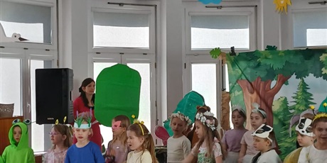Powiększ grafikę: przedstawienie-pszczolek-dla-rodzicow-dzieci-z-przedszkola-oraz-z-innych-przedszkoli-691110.jpg
