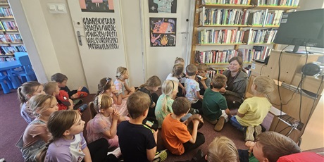 Powiększ grafikę: pszczolki-w-bibliotece-699000.jpg