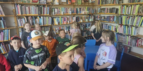 Powiększ grafikę: pszczolki-w-bibliotece-699003.jpg