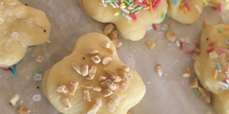 Powiększ grafikę: pszczolki-w-madisonie-pieka-ciasteczka-685955.jpg