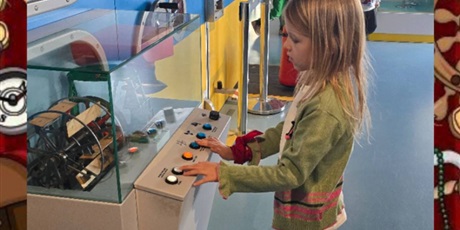 Powiększ grafikę: pszczolki-w-muzeum-morskim-678565.jpg