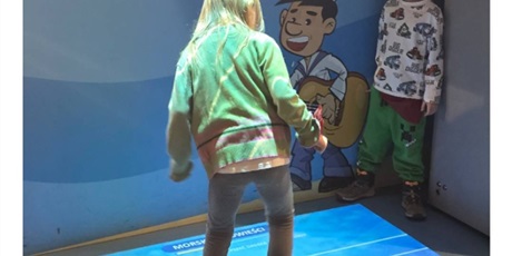 Powiększ grafikę: pszczolki-w-muzeum-morskim-678566.jpg